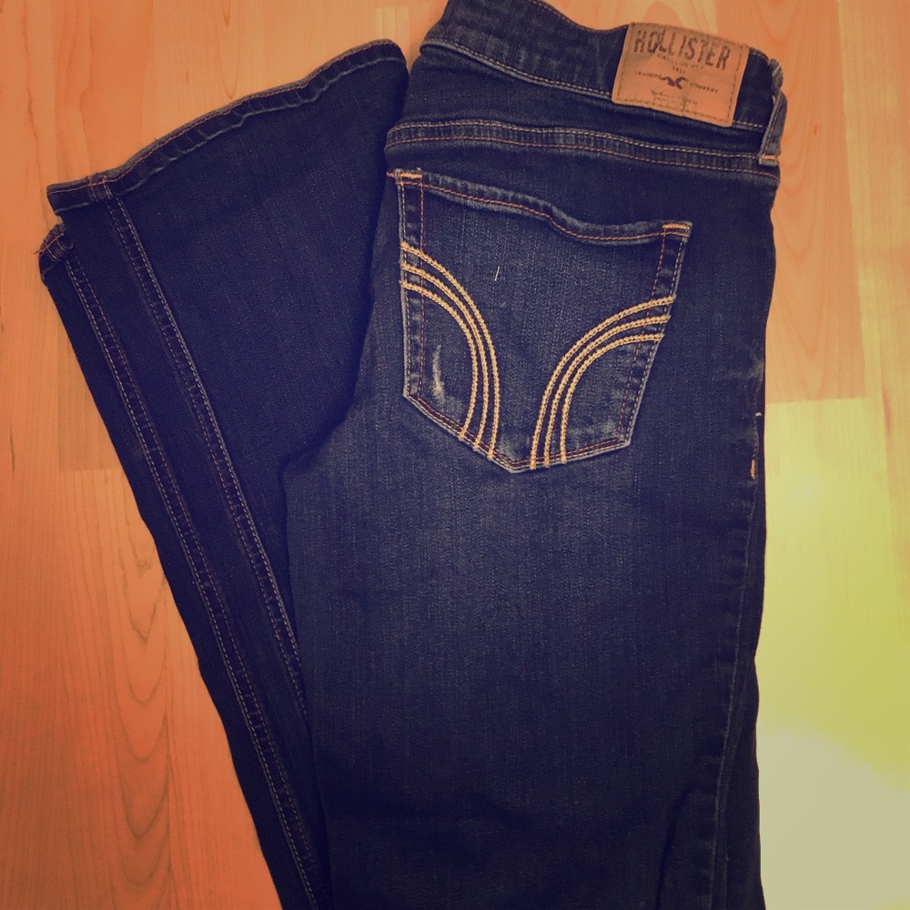 Hollister dark wash jeans in perfect condition